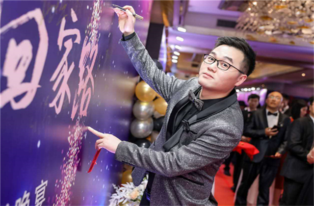 【高光“疫”事】勇敢逆行的特殊“网约车”——9001DCC金沙90后，用信念打通生命运输线